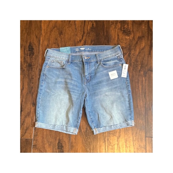 Old Navy Bermuda Shorts - Picture 2 of 5
